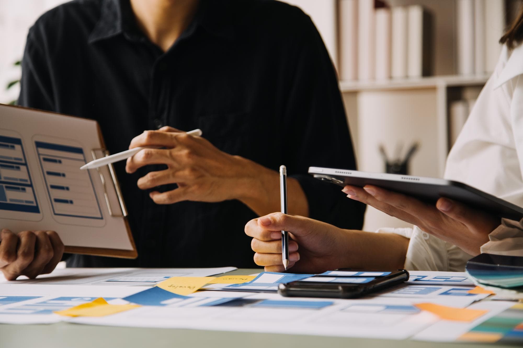 Equipe em planejamento e gestão de recursos